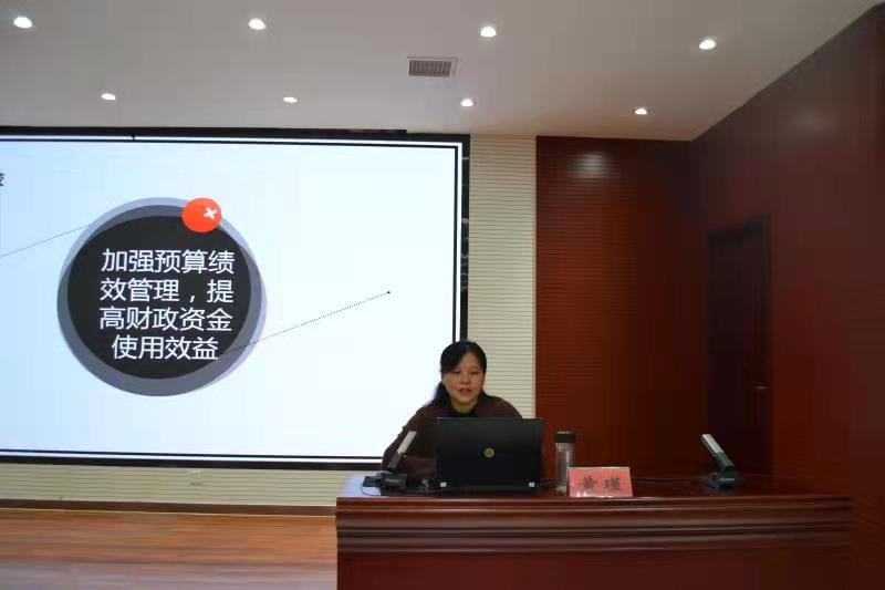 阜阳工业高师经济学校 高级讲师 黄瑾 授课.jpg